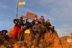 Nairobi: Trekking di 5 giorni sul Monte Kenya con pasti e guida