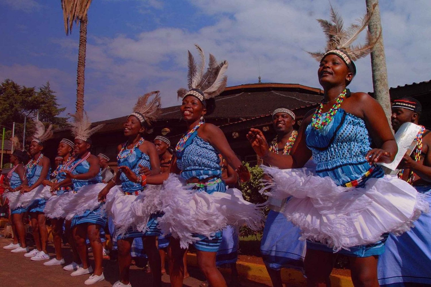 L'après-midi, visite culturelle des Bomas du Kenya à Nairobi