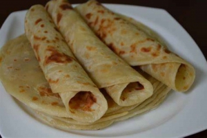 Lokal marknadstur, afrikansk matlagningskurs med Moreen