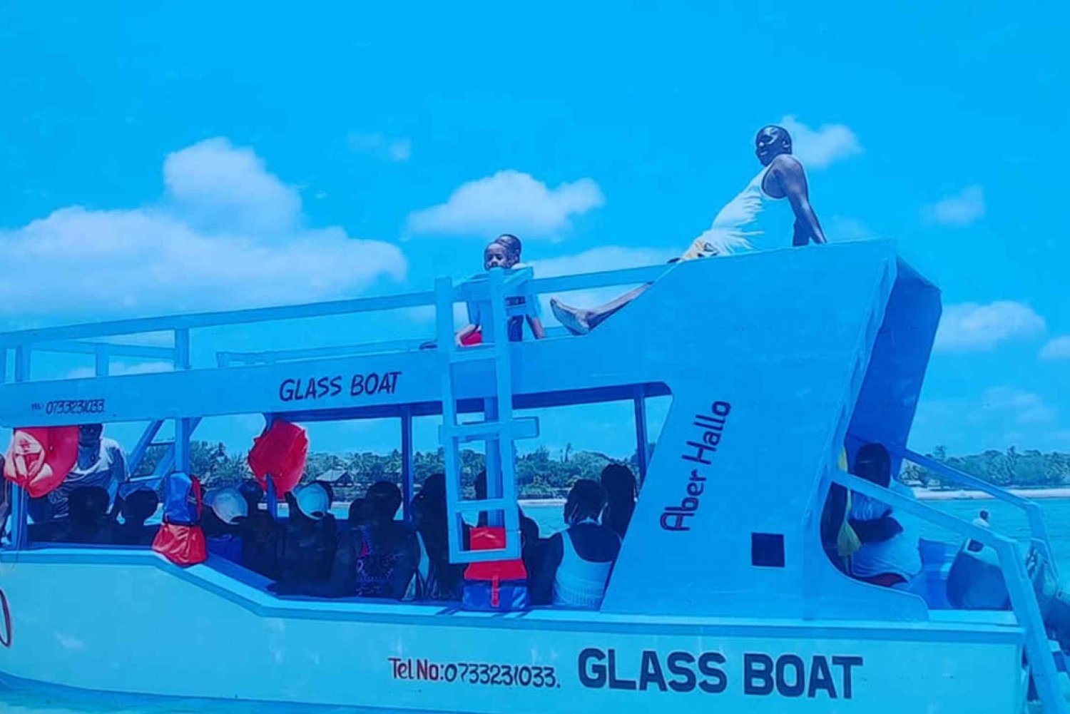 Diani Beach: 2-Hours Glass Bottom Boat cruise