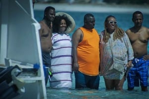 Diani Beach: Glass-Bottom Boat Cruise to Robinson Island