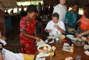 Diani Beach: Kisite Marine Park Dhow e snorkeling con pranzo