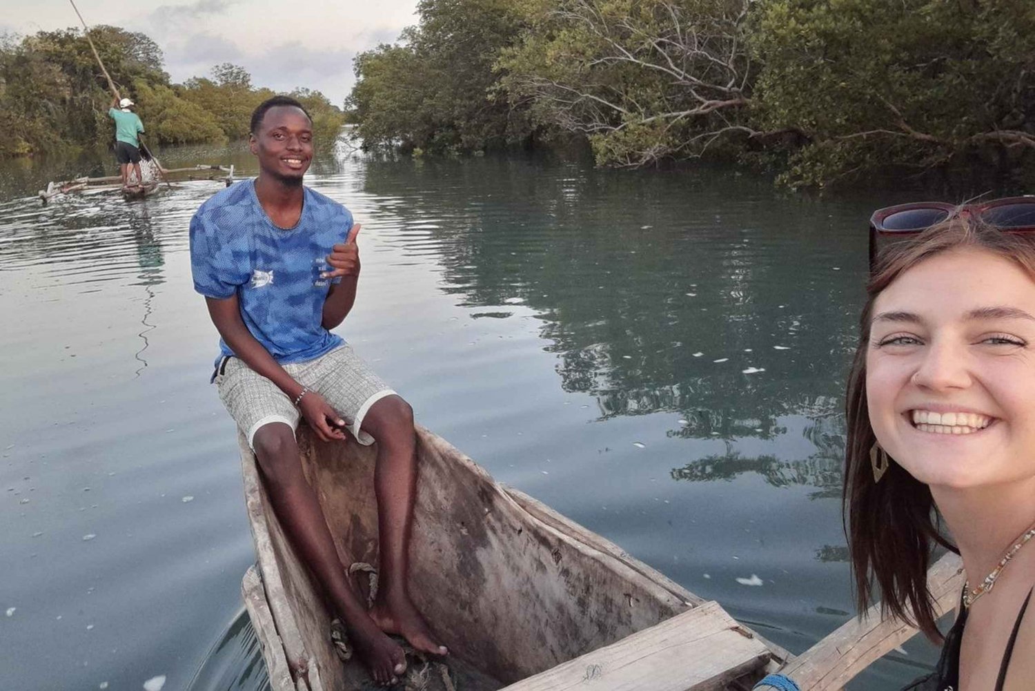 Diani: Solnedgångskryssning längs Kongofloden på träkanotbåt