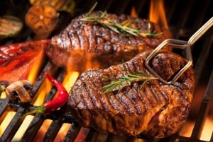 Abendessen im Safari Park Hotel und Erleben des Katzentanzes