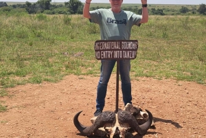 Da Nairobi: Safari privato di 2 giorni e 1 notte nel Masai Mara in 4x4