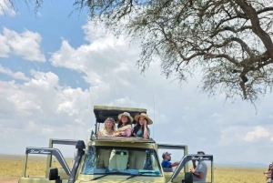 From Nairobi: 3-Day Maasai Mara Group Safari by Landcruiser