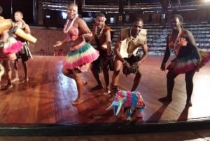 Fra Nairobi: Bomas of Kenya Cultural Dance Tour og show.
