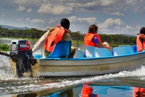ナイロビ発：ヘルズ ゲートとナイバシャ湖への日帰り旅行