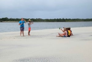 Funzi-saari: Koko päivän Funzi-retki veneellä ja meren antimista koostuvalla lounaalla