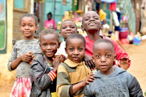 Tour em Kibera para retribuir e fazer doações