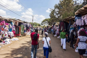 Visite à pied des bidonvilles de Kibera et des Bomas du Kenya
