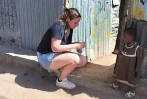 Nairobi: Tour a piedi della città del cioccolato e della baraccopoli di Kibera