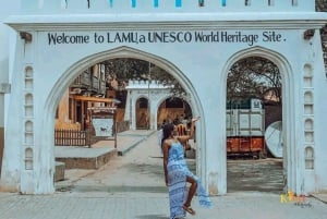 Tour a pie cultural e histórico de la ciudad de Lamu.