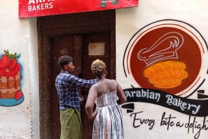 Wycieczka po rzeźbionych drzwiach w stylu suahili prowadzona przez rzeźbiarkę: wyspa Lamu