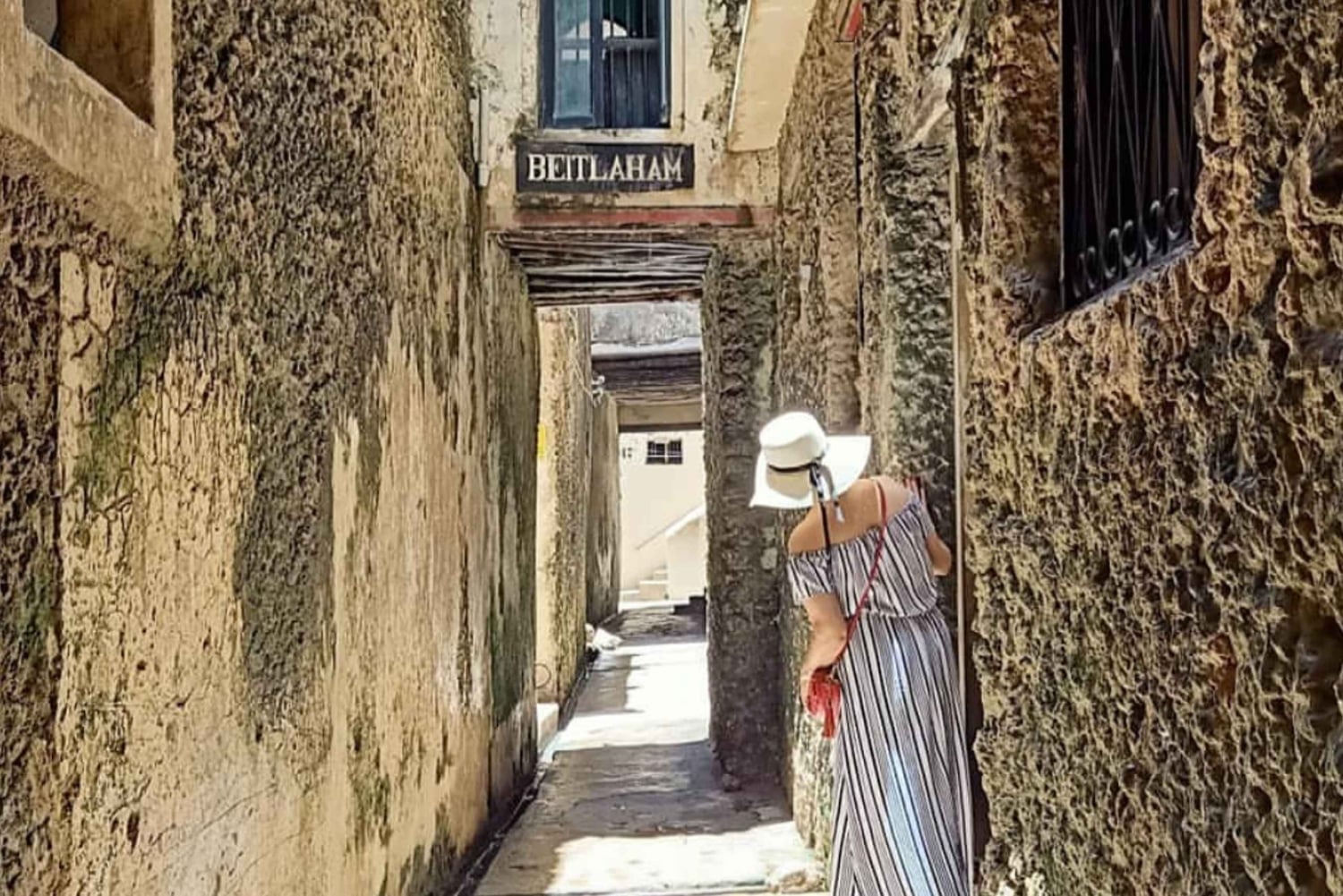 Lamu: Old Town Tour, Swahili Lunch, and Sunset Dhow Cruise