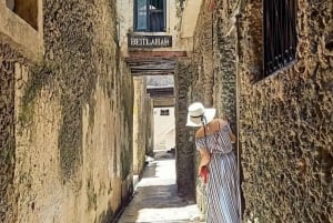 Lamu: tour della città vecchia, pranzo swahili e crociera in dhow al tramonto
