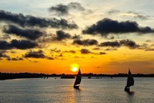 Lamu: tour della città vecchia, pranzo swahili e crociera in dhow al tramonto
