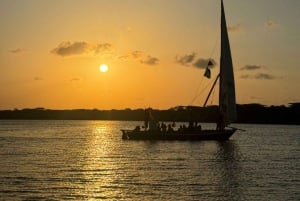 Lamu : Excursion en Boutre Traditionnel au Coucher du Soleil