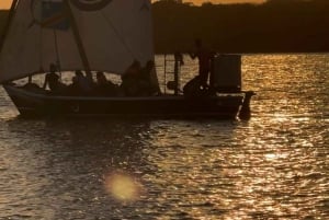 Lamu : Excursion en Boutre Traditionnel au Coucher du Soleil
