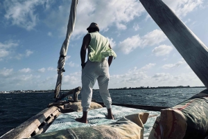 Lamu: passeio de barco ao pôr do sol num dhow tradicional