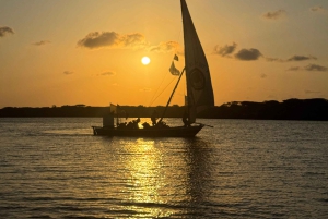 Lamu: passeio de barco ao pôr do sol num dhow tradicional