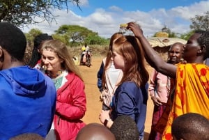 Passeio cultural no vilarejo Maasai