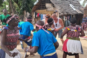 Pueblo Mijikenda y santuario de vida silvestre Nguuni
