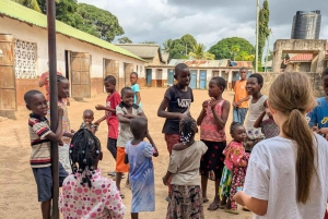 Pueblo Mijikenda y santuario de vida silvestre Nguuni