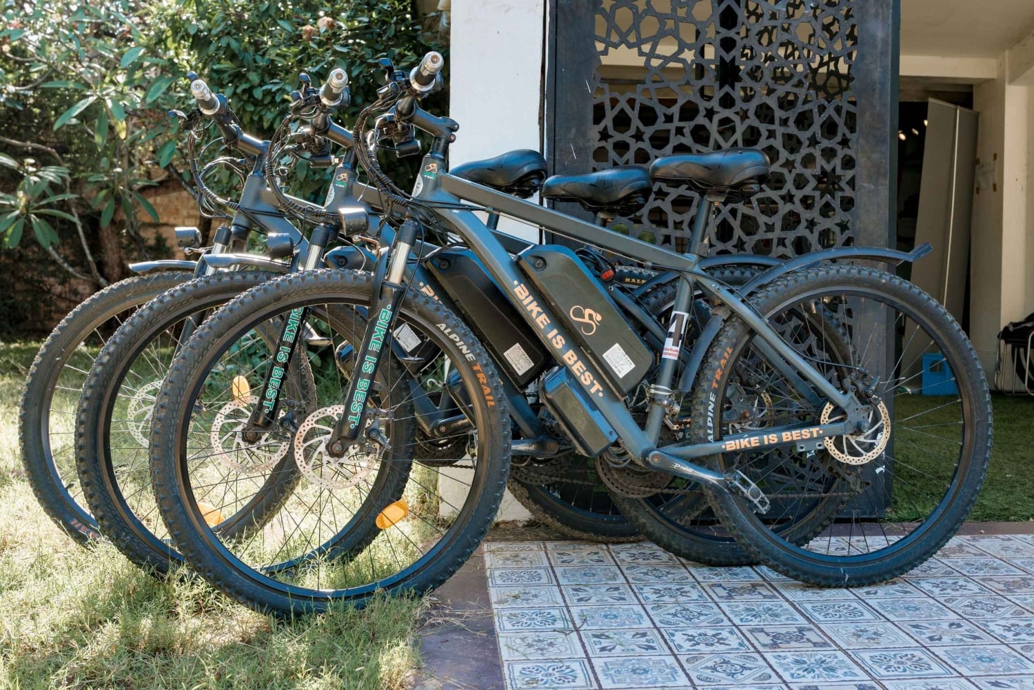 Mombasa: Autentiske oplevelser på elcykler og almindelige cykler