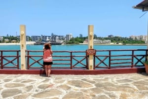 Mombasa: tour a pie guiado por la ciudad en tuk-tuk.