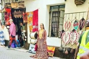 Mombasa: tour a pie guiado por la ciudad en tuk-tuk.