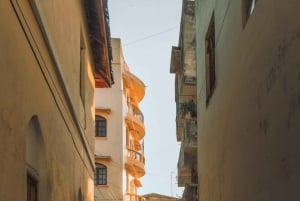 Mombasa: tour della città e crociera serale in dhow con servizio di prelievo