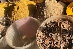 Mombasa: tour della città e crociera serale in dhow con servizio di prelievo