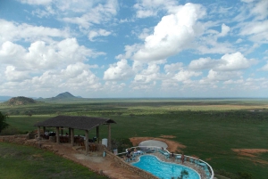 Mombasa/Diani: 2-Day Tsavo East & West Safari with Stay