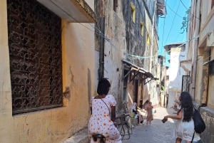 MOMBASA: Fort Jesus, Stare Miasto, żyrafa, strusie, oryksy, elandy, dzika wycieczka