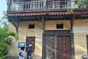 MOMBASA: Fort Jesus, Stare Miasto, żyrafa, strusie, oryksy, elandy, dzika wycieczka