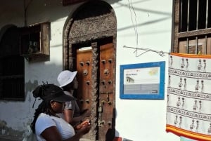 MOMBASA: Fort Jesus, Stare Miasto, żyrafa, strusie, oryksy, elandy, dzika wycieczka