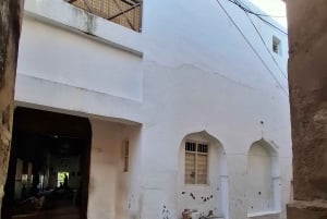 MOMBASA:FortJesus,OldTown,SpiceMarket,ShivaTemple,TuktukRide