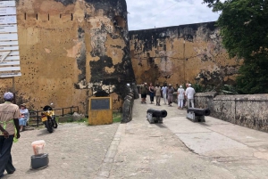 Mombasa heldags byutflukt - Fort Jesus og Haller park.