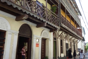 Heldagsutflykt i Mombasa och Nguuni naturreservat