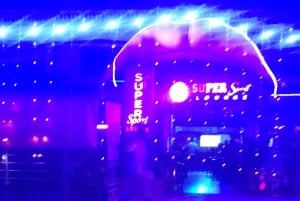 モンバサ：ナイトライフツアー（ワインの試飲とディナー付き）