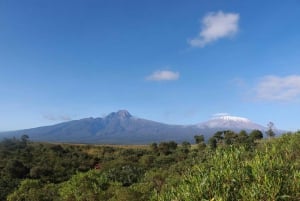 Nairobi: Amboselin kansallispuisto, yön yli kestävä safarikierros