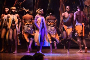 Nairobi: Spettacolo di cabaret con cena al Safari Park Hotel