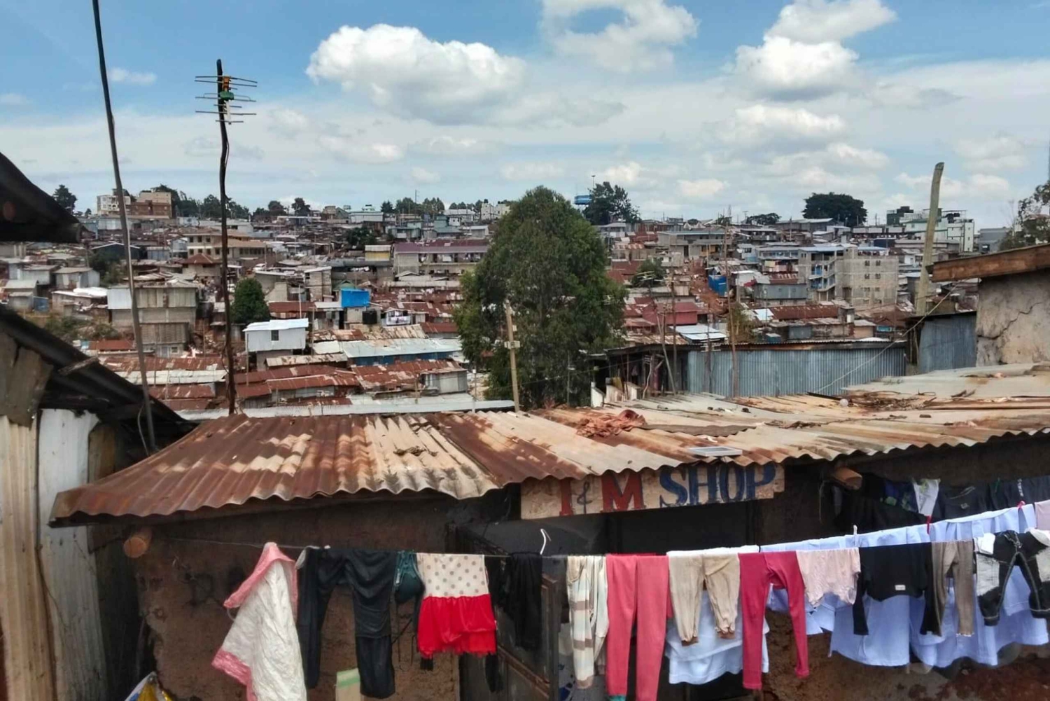 Nairobi: Community Tour with Rooftop Craft Exhibition