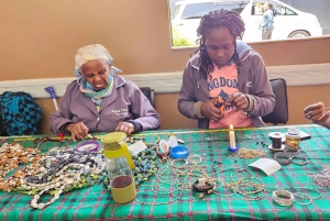 Nairobi: Sjiraffsenter, Karen Blixen og elefantbarnehjem