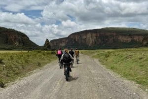 Nairobi: Hell’s Gate Park Cycling & Lake Naivasha Tour
