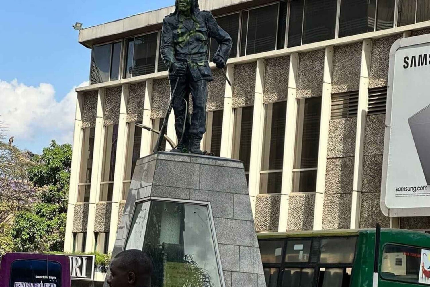 Nairobi: tour a pie guiado por puntos destacados históricos y modernos