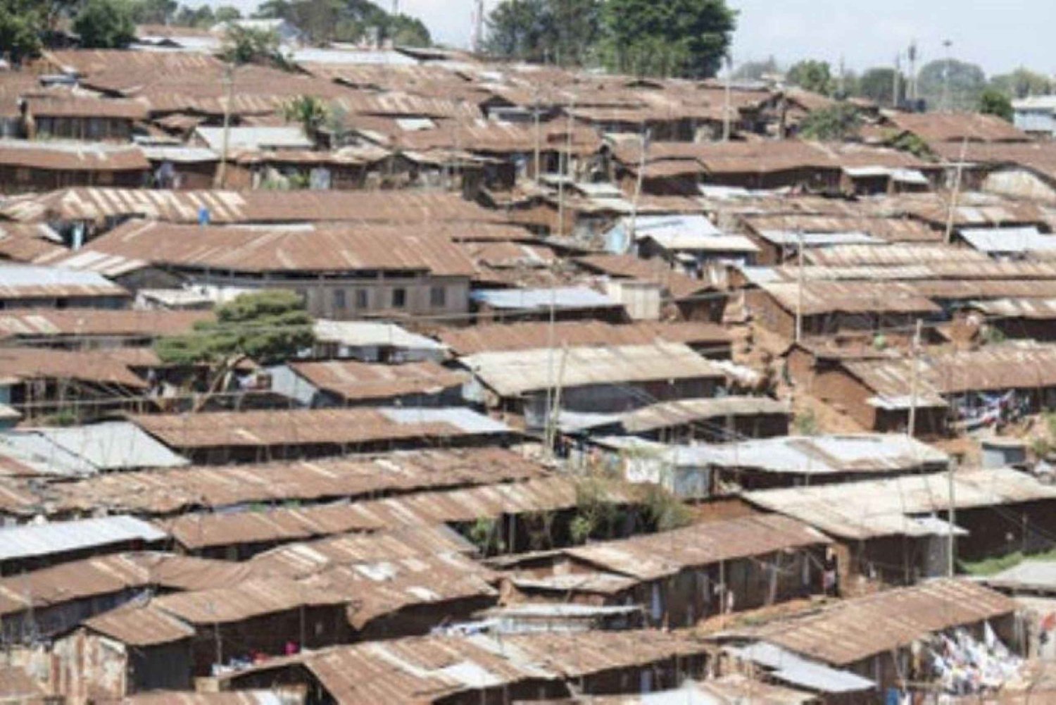Nairobi: Excursão a pé guiada pela favela de Kibera com serviço de busca no hotel
