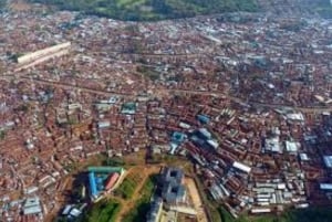 Nairobi: Excursão a pé guiada pela favela de Kibera com serviço de busca no hotel