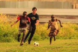 Nairobi: Excursão a pé guiada pela favela de Kibera com serviço de busca no hotel